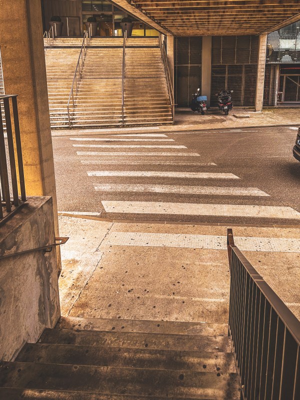 Steps leading to a pedestrian crossing in Roissy-en-France.